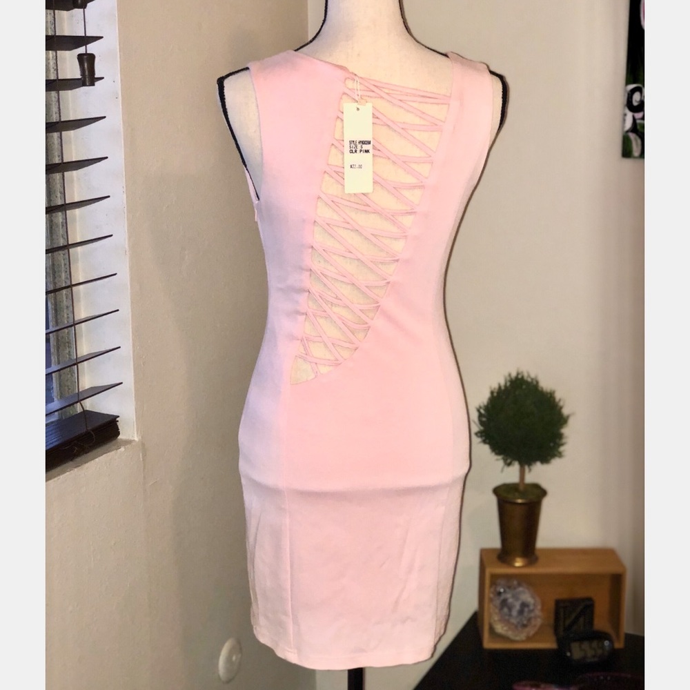 Super Cute Pink Round VNeck dress 👗